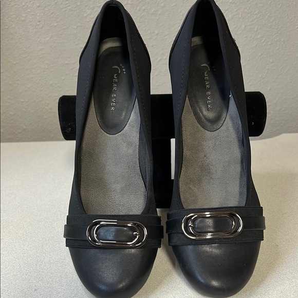 Wear ever Black Flats with Silver Detail - Picture 2 of 6